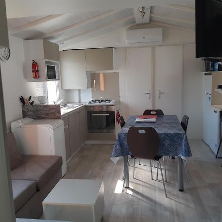 Les Mobiles Homes De La Palmyre Les Mathes Luaran gambar
